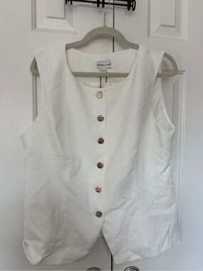 Gemma + Jane White Sleeveless Button-Down Vest NWT